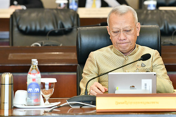 Gov พิพัฒน์