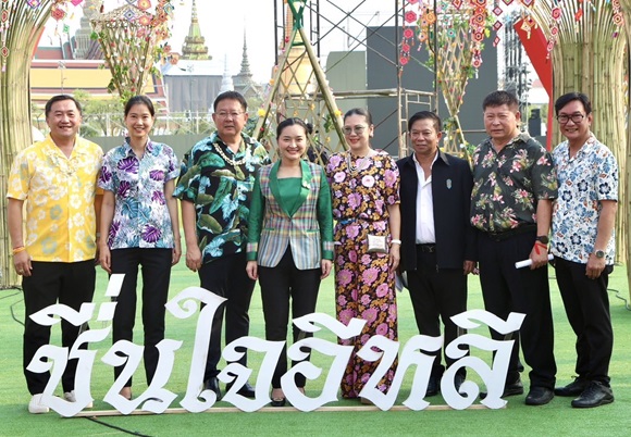 รัฐมนตรีท่องเที่ยวเชิญชวนร่วมงาน 'Maha Songkran World Water Festival 2024 เย็นทั่วหล้า มหาสงกรานต์ 2567' จัดเต็มขบวนรถพาเหรดมหาสงกรานต์วิจิตรตระการตา พร้อมที่นั่งชมกว่า 2,000 ที่