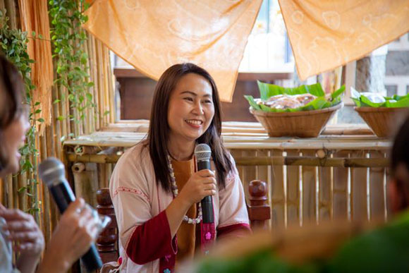 3855 ครูอ้อ ศูนย์หัตถกรรมบ้านงานฝีมือผาหนาม