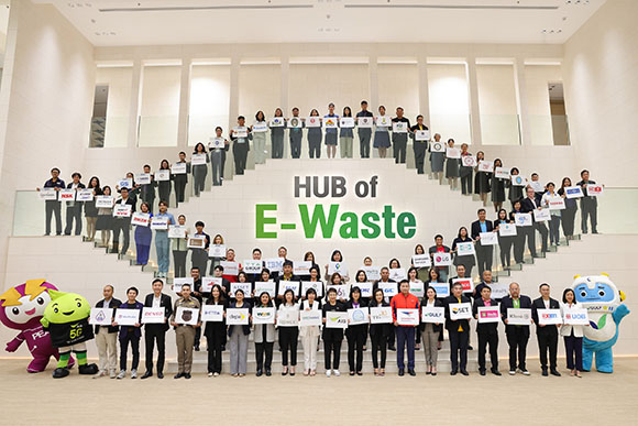10424 AIS Hub of E Waste 01