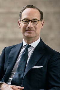 AZAYโอลิเวอร์ เบเทอร์